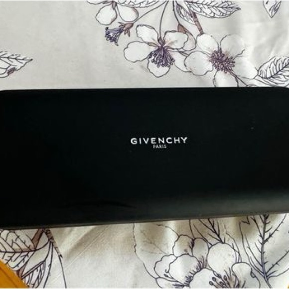 Givenchy Sunglasses - Picture 3 of 6